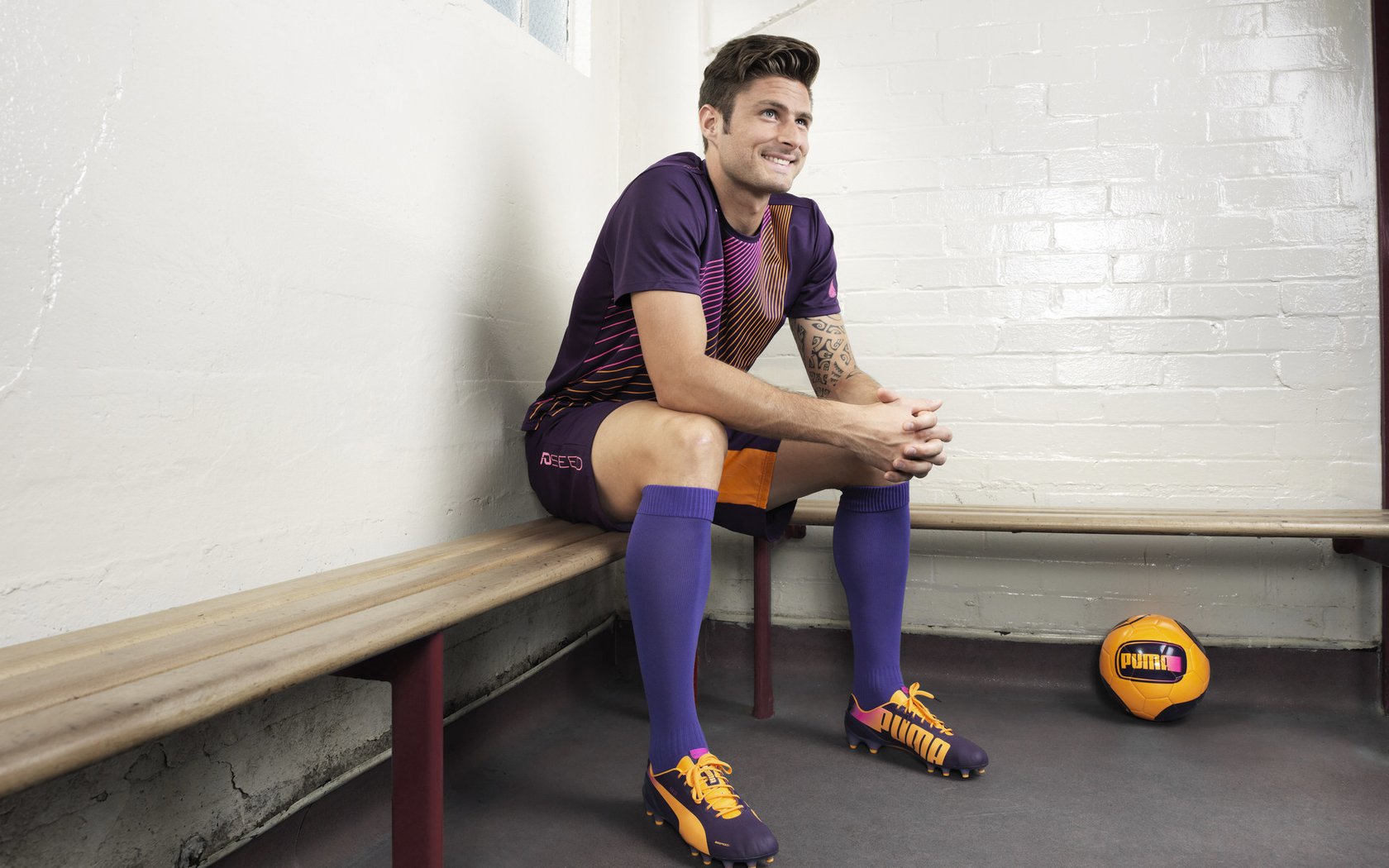 开云体育移动版-_赛事现场：粉丝疯狂欢呼，场面炸裂_，粉丝有多疯狂